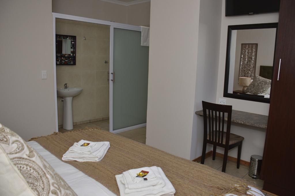 Two Bells Guest House Блумфонтейн Номер фото