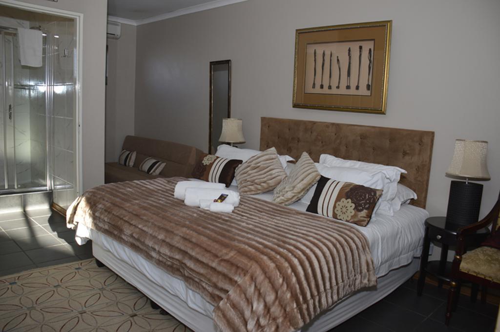 Two Bells Guest House Блумфонтейн Номер фото