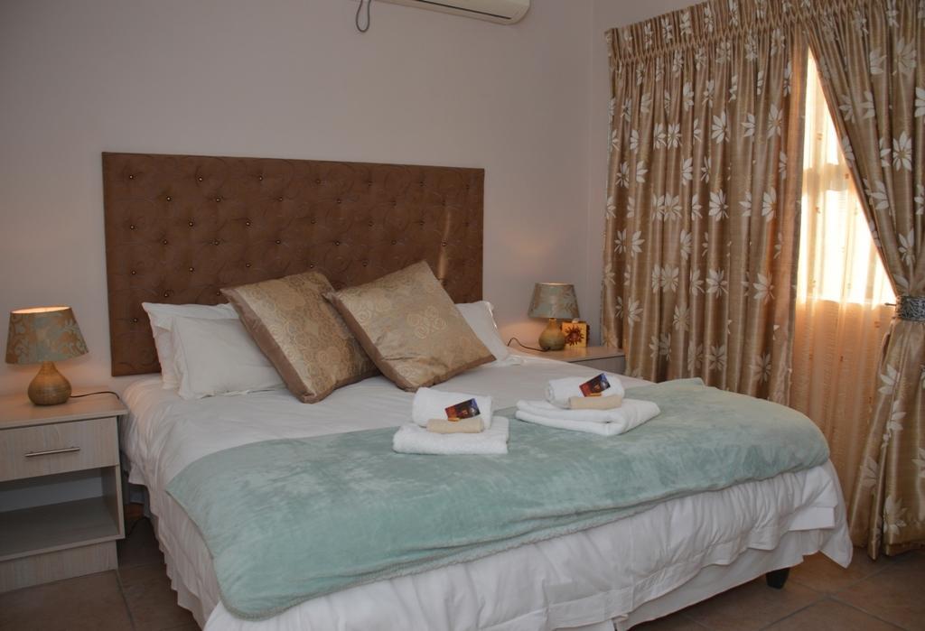 Two Bells Guest House Блумфонтейн Екстер'єр фото