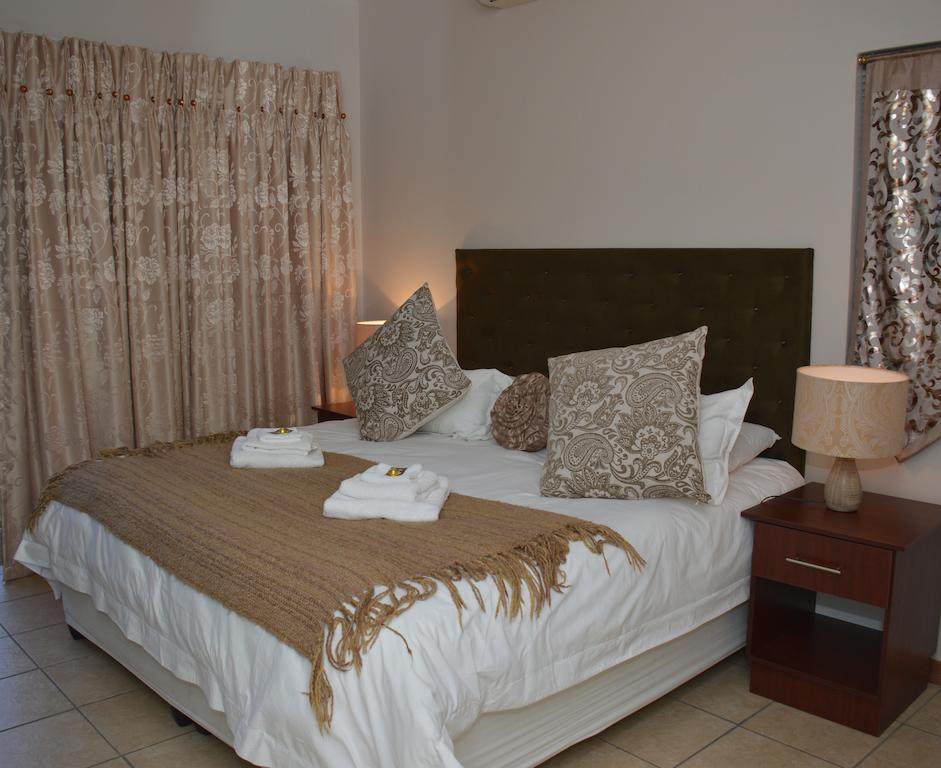 Two Bells Guest House Блумфонтейн Номер фото