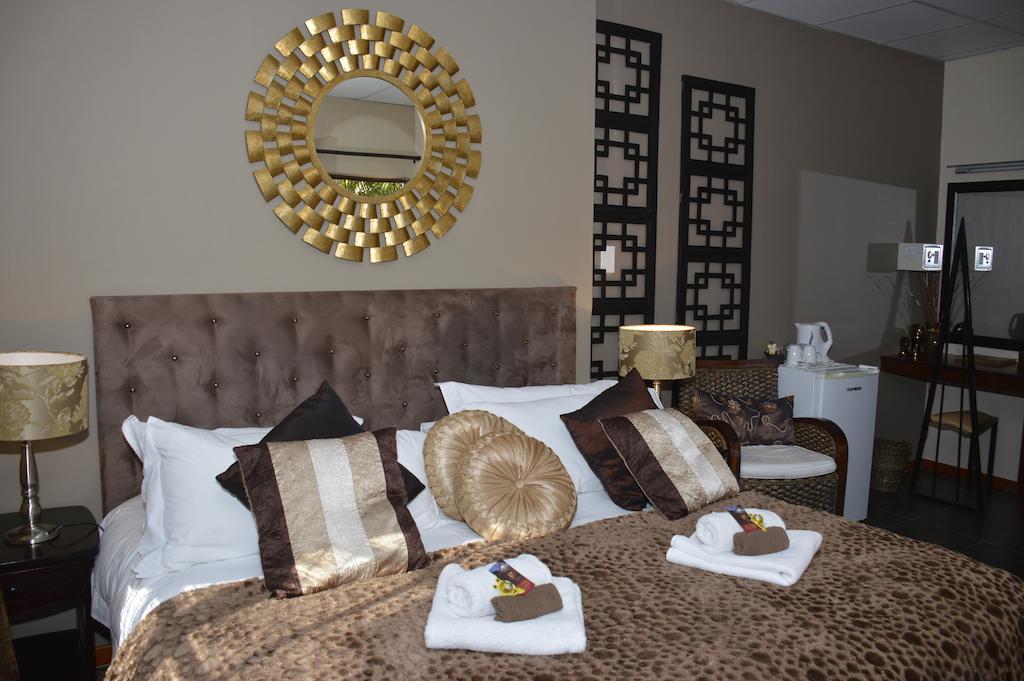 Two Bells Guest House Блумфонтейн Номер фото